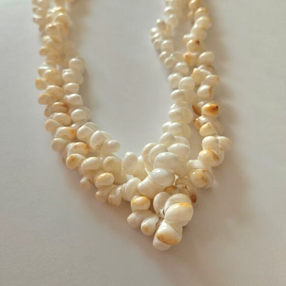 Island Chic: Vintage Hawaiian Shell Necklace Set - Picture 16 of 16